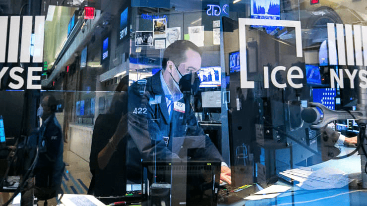 Dow futures inch higher ahead of Monday’s market open
