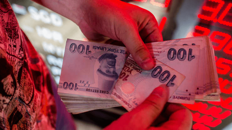 Turkish Lira Crumbles on Central Bank Woes, Yen Gains