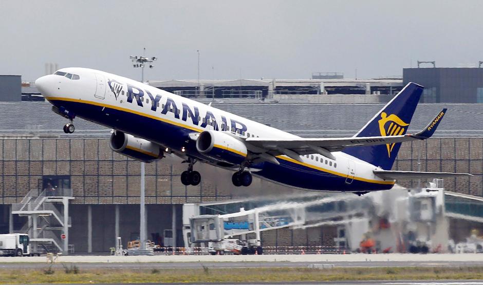 Ryanair shares decline