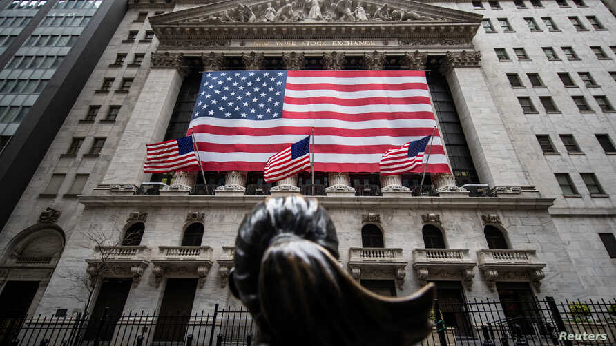 The New York Stock Exchange (NYSE) is seen in the financial district of lower Manhattan during the outbreak of the coronavirus disease (COVID-19) in New York City, U.S., April 26, 2020. REUTERS/Jeenah Moon