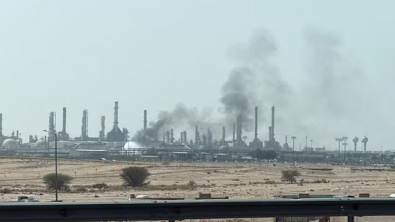 Oil Rises as Investors Mull Supply Threats
