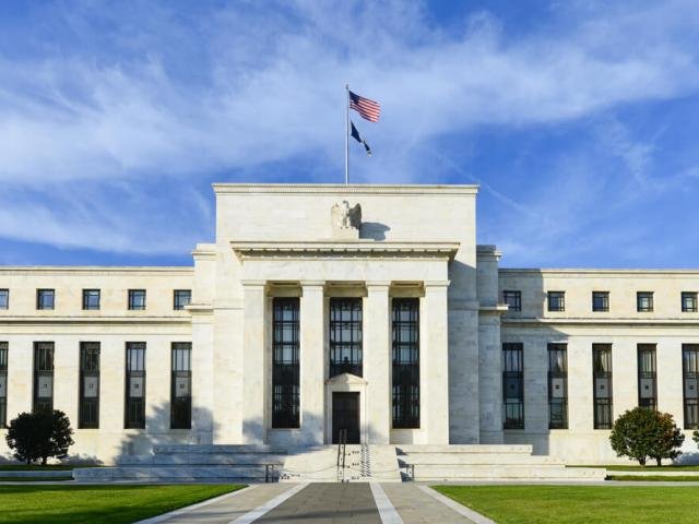 Kitchen knife or machete: Powell primes markets for July Fed rate cut