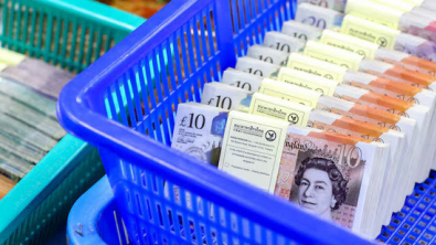 Sterling Dips but Eyes Weekly Gain as Burnham Nears Power