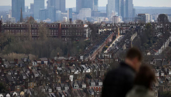 Global Bond Selloff Drives Up Mortgage Costs for UK Buyers