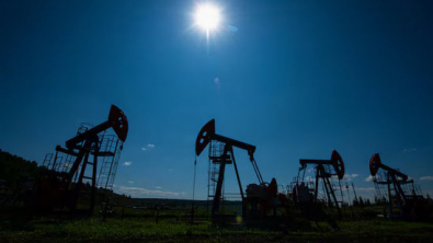 Oil Gains as Talks to End US-Iran War Remain Uncertain