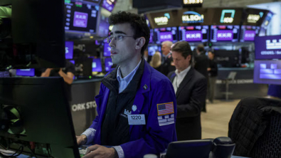 S&P 500 Falls from Record High on Middle East Worries