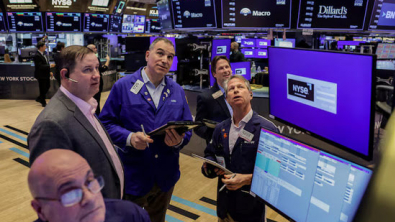 Wall St Ends Mixed, Worries Linger before Good Friday Break
