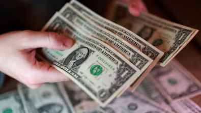 Dollar Finds Footing on Wavering Hopes for a Peace Deal