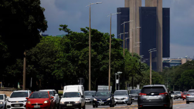 Brazil Cenbank Hikes Rates to near 20Y High, Leaves next Steps Open