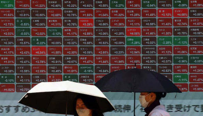 Tech Stocks Slide Toward Weekly Drop as AI Rally Hits Speed Bump