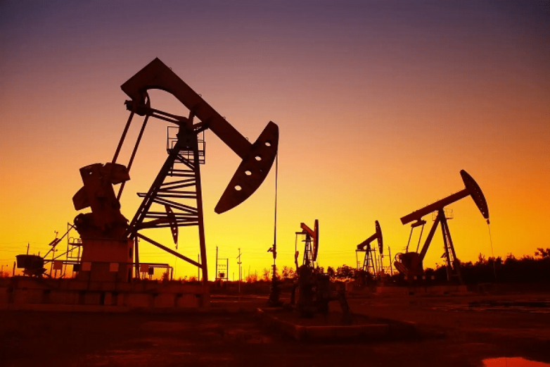 Oil falls below $43 on virus fears