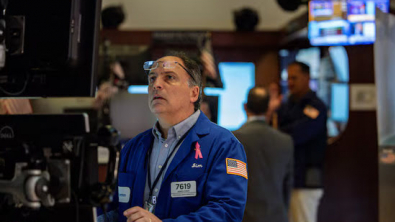 World Stocks Slip as US Tariff Threats Heat-Up