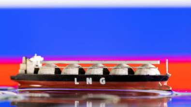 LNG Tanker Kunpeng Loads Cargo from Russian Plant under Sanctions