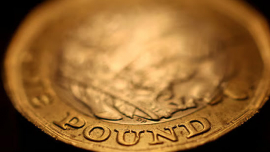 Sterling Slips as Rate Hike Bets Fade Ahead of Jackson Hole