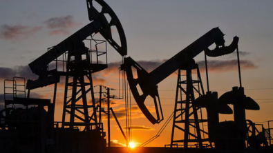 Oil Steady after Drop on US Economic Contraction, Possible Saudi Supply Rise