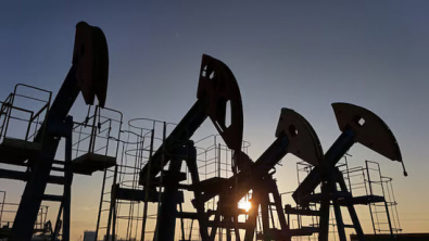 Oil Gains as Market Assesses Protests in Iran, Dealmaking for Venezuela