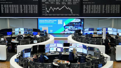 Europe Stocks Edge Lower as Oil Jumps; Monthly Gain in Sight