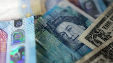 Sterling Steadies as UK Bond Market Frenzy Ebbs