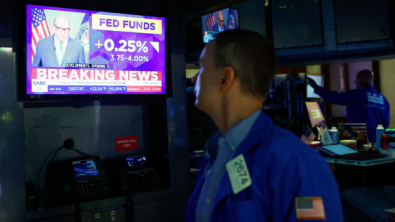 Tech Leads Wall St Higher as Oil Eases, Yields Dip