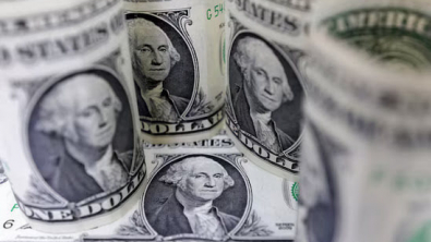 Dollar Hits 7-Week Lows, Focus on Rate Outlook, Trade Talks