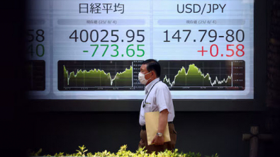 Global Stocks near Record as Markets await Trump-Putin Talks