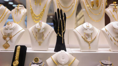 Gold Hits Record High above $3,600/oz, Traders Weigh Fed Rate-Cut Bets