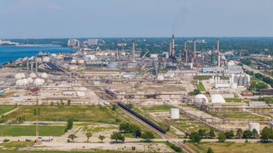 Oil Edges Down as Markets Weigh US-Iran Strike Risks