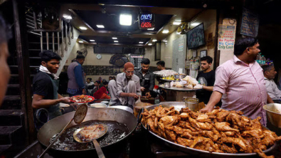 India Services Sector Growth Hits 10-mth High as Demand Surges, PMI
