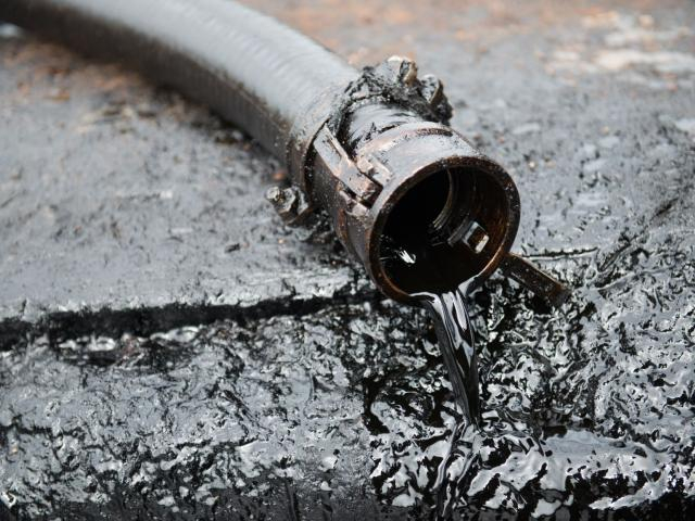 Can Oil register a 4th consecutive monthly gain?