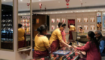 India Jewel Stocks Slide as Modi Urges Gold Purchase Pause