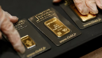 Gold Hits 2-Month Low as War Inflation Fuels Rate Bets