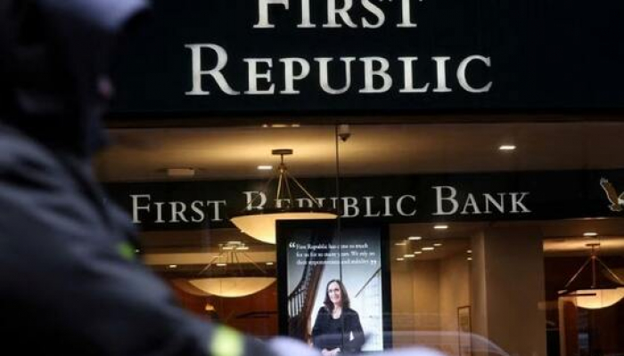 First Republic Shares Fall on Fresh Liquidity Fears as Peers Rebound