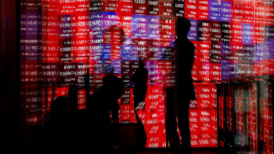 Long Bond Yields Rise, Gold Hits Record on Fiscal Concerns