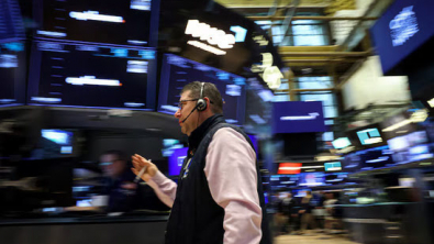 S&P 500 Ends Down as Chip Stocks Give Up Gains