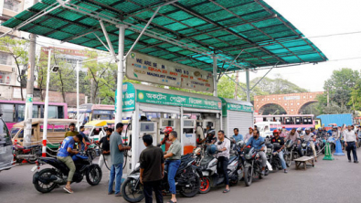 Bangladesh Cuts Working Hours to Save Energy amid Middle East Crisis