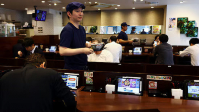 Japan's Services Growth Slows as Middle East War Dents Confidence, PMI