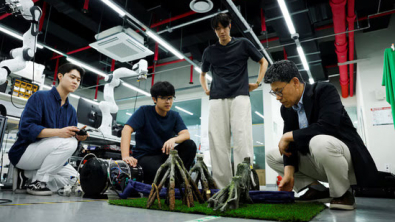 S.Korea-US Team Unveils Robotic Tech that Dresses Wearer
