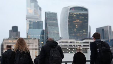 UK Job Vacancies Slide in Nov but Pay Growth Accelerates, Adzuna