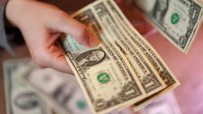 Safe-Haven USD Sinks Slowly as Traders Hope for Mideast Breakthrough