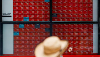 Asian Stocks Waver, Investors Look to Tariff Negotiations, Earnings