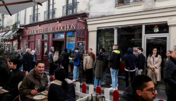 French Services in June Hit by Bigger Than Expected Slump
