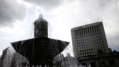 Bank of Korea Board Members Cautious about Rate Cuts, Minutes Show