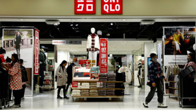 Uniqlo Owner Warns of Yen, Heatwaves; Raises Profit Outlook