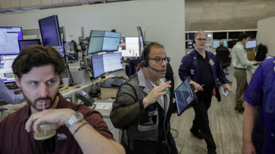Wall St Ends Higher on Chip Rebound; Earnings in Focus