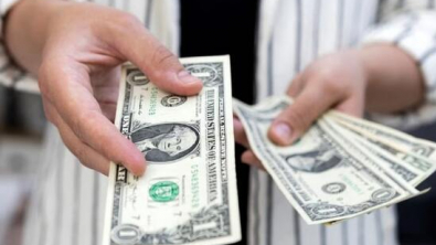 Dollar Skulks at Eight-Month Low, C.Bank Meetings in Focus