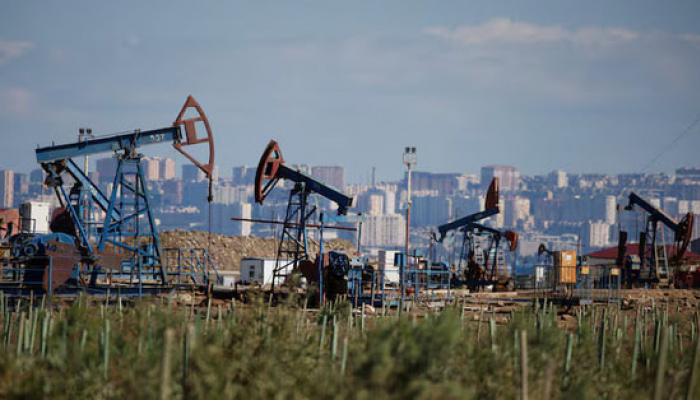 Oil Prices Steady as Traders Weigh Supply Risks
