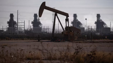 Oil Extends Gains amid Signs of Strong Demand