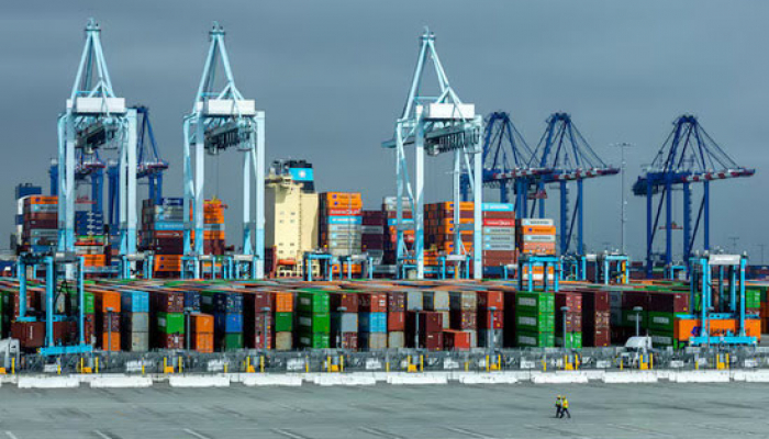 US May Goods Trade Gap Hits 14-Month High on Imports