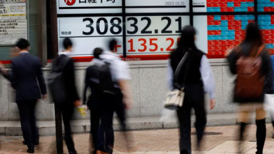 Asia Stocks Sit on Weekly Gains as Yields, Oil Fall