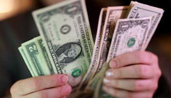Dollar Hits 7-Week High on Mideast War, Rate Path Focus